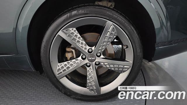Genesis GV70 2021 — Photo 23/33