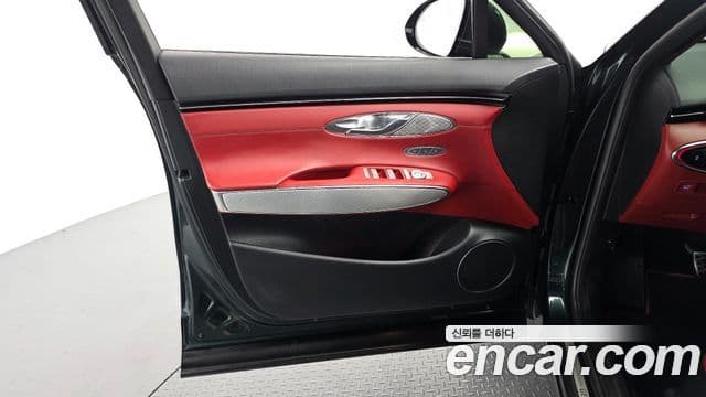 Genesis GV70 2021 — Photo 14/33