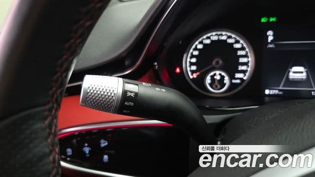 Genesis GV70 2021 — Photo 30/33