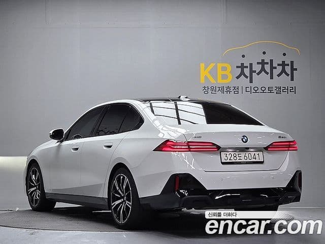 BMW 5 Series 2025 — Фото 1/20