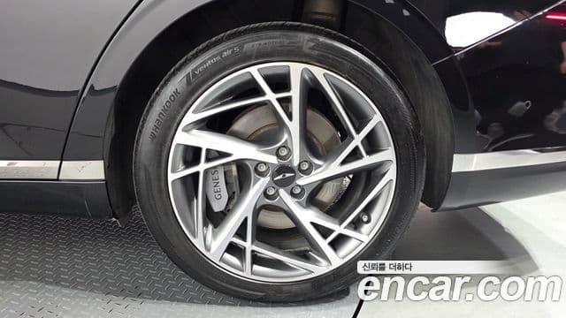 Genesis G90 2022 — Photo 16/36