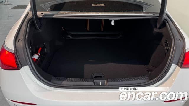 Mercedes-Benz E-Class 2026 — ფოტო 8/19