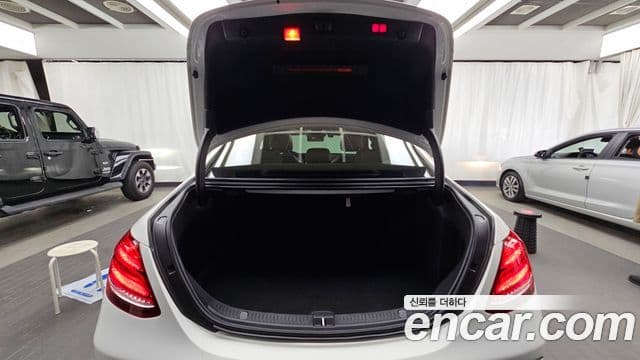 Mercedes-Benz E-Class 2019 — Şəkil 20/20