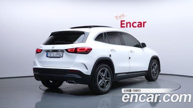 Mercedes-Benz GLA-Class 2020 — Şəkil 1/20
