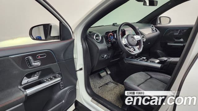 Mercedes-Benz GLA-Class 2020 — Şəkil 8/20