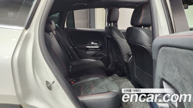 Mercedes-Benz GLA-Class 2020 — Şəkil 10/20