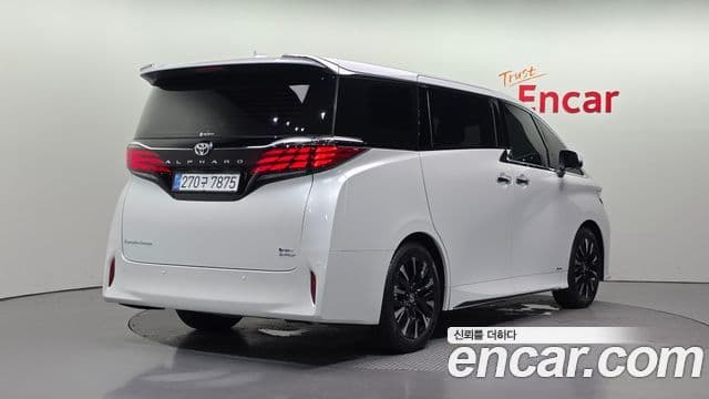 Toyota Alphard 2025 — Photo 28/32