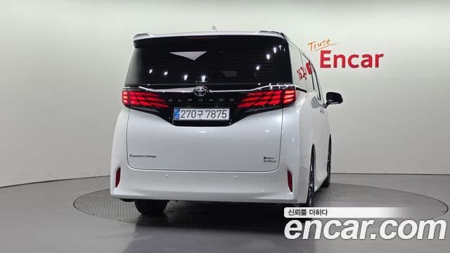 Toyota Alphard 2025 — Photo 5/32