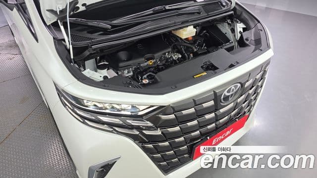 Toyota Alphard 2025 — Photo 1/32