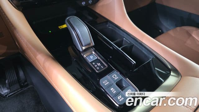 Toyota Alphard 2025 — Photo 27/32