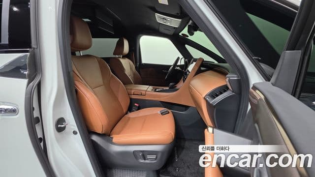Toyota Alphard 2025 — Photo 30/32