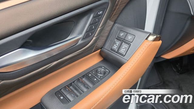 Toyota Alphard 2025 — Photo 15/32