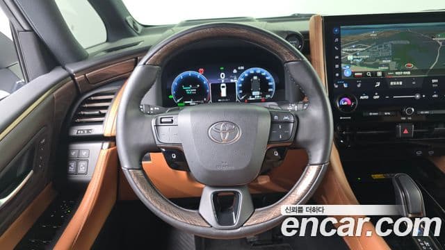 Toyota Alphard 2025 — Photo 20/32
