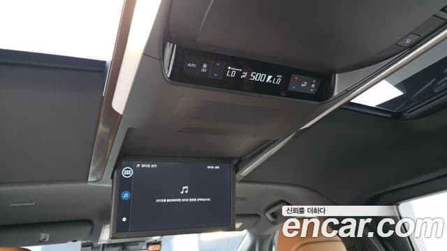 Toyota Alphard 2025 — Photo 10/32