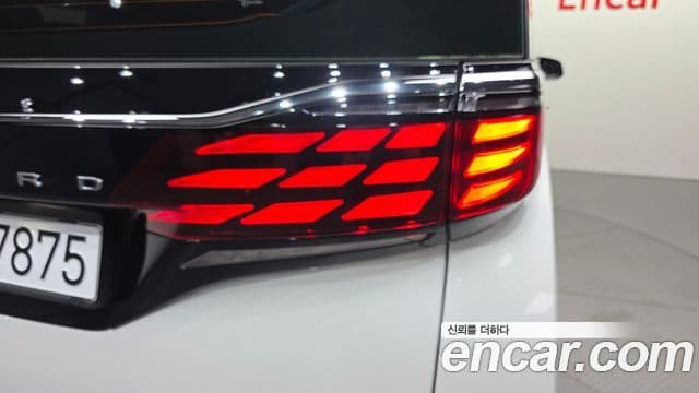 Toyota Alphard 2025 — Photo 18/32