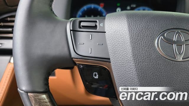 Toyota Alphard 2025 — Photo 6/32