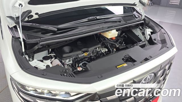 Toyota Alphard 2025 — Photo 13/32