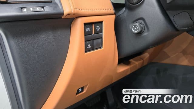 Toyota Alphard 2025 — Photo 3/32