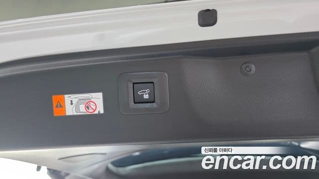 Toyota Alphard 2025 — Photo 23/32