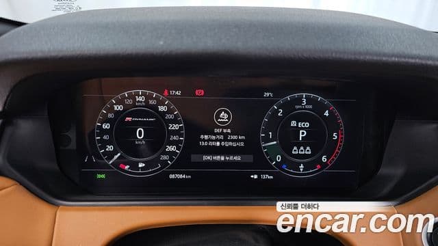Land Rover Range Rover Velar 2018 — Фото 8/20