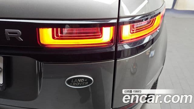 Land Rover Range Rover Velar 2018 — Photo 21/34