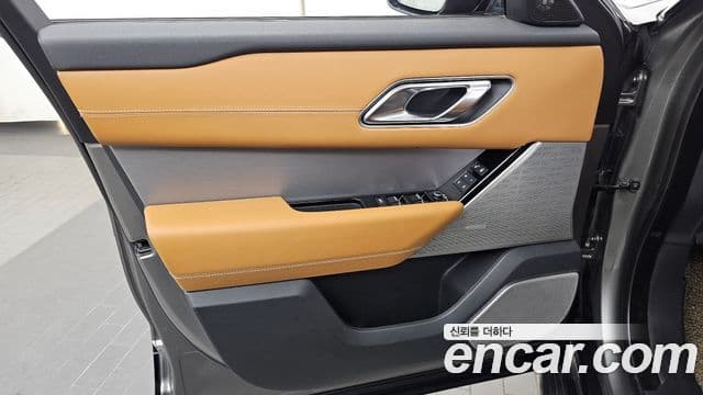 Land Rover Range Rover Velar 2018 — Photo 32/34