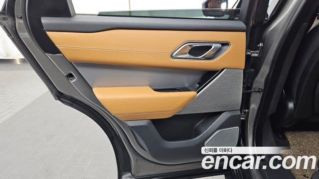 Land Rover Range Rover Velar 2018 — Photo 24/34