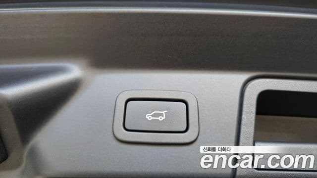 Land Rover Range Rover Velar 2018 — Photo 2/34