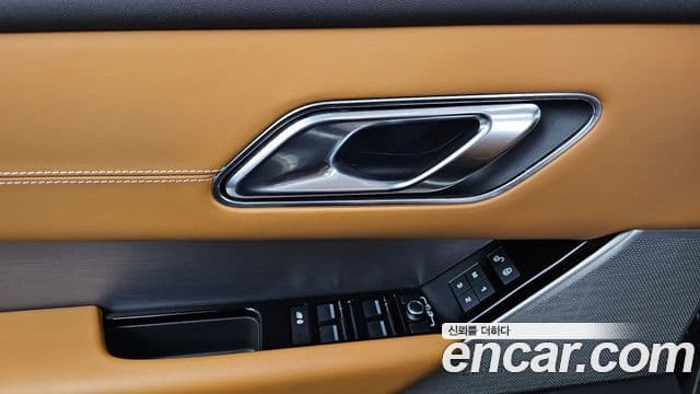 Land Rover Range Rover Velar 2018 — Photo 28/34