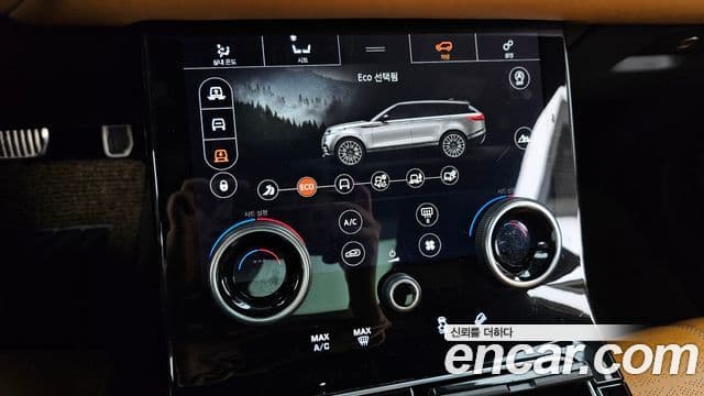Land Rover Range Rover Velar 2018 — Photo 29/34