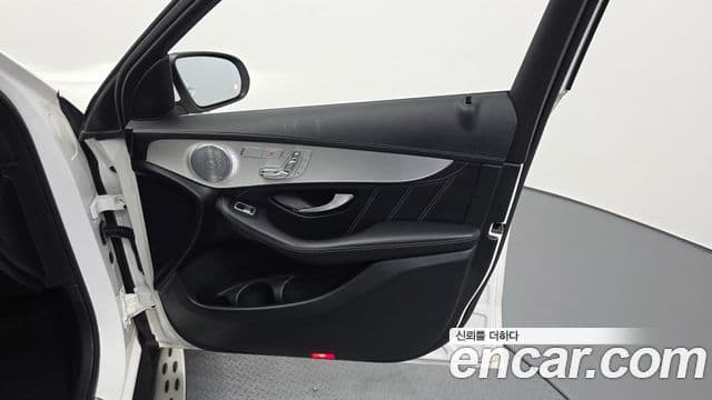 Mercedes-Benz GLC-Class 2018 — Photo 15/32