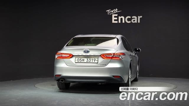 Toyota Camry 2018 — Photo 17/20