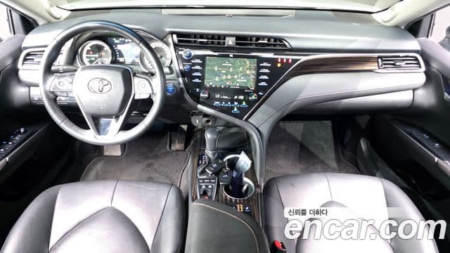Toyota Camry 2018 — Photo 12/20