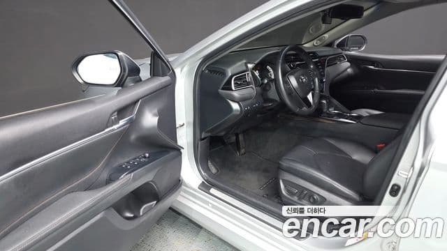Toyota Camry 2018 — Photo 7/20