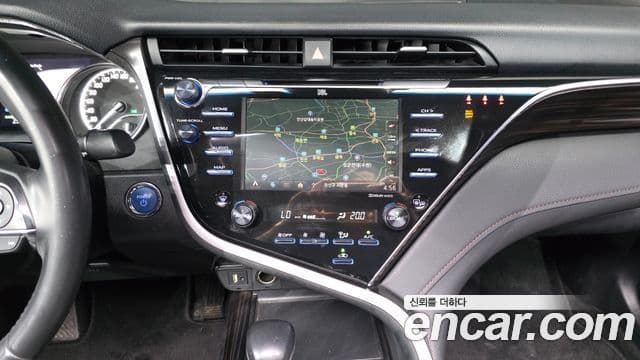Toyota Camry 2018 — Photo 20/20