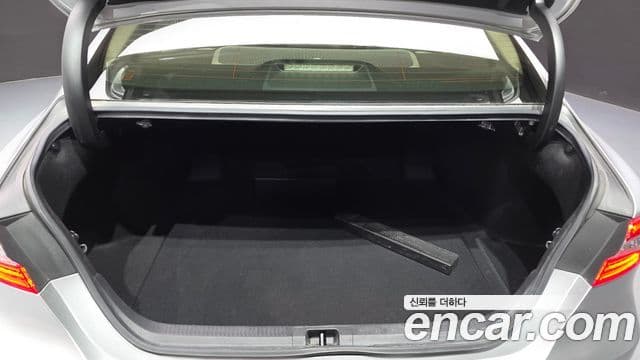 Toyota Camry 2018 — Photo 16/20