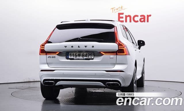 Volvo XC60 2021 — Фото 4/20