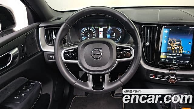 Volvo XC60 2021 — Фото 13/20