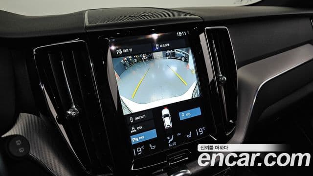 Volvo XC60 2021 — Фото 17/20