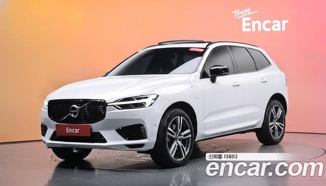 Volvo XC60 2021 — Фото 1/20