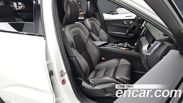 Volvo XC60 2021 — Şəkil 6/32