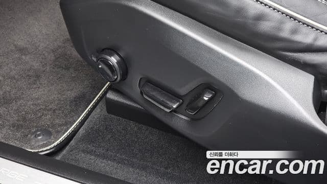 Volvo XC60 2021 — Şəkil 31/32