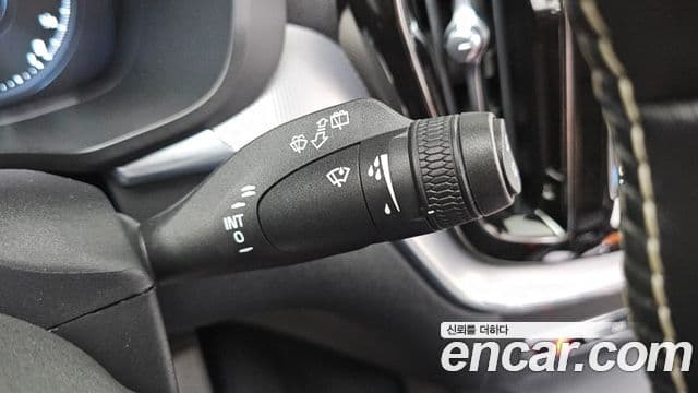 Volvo XC60 2021 — Şəkil 25/32