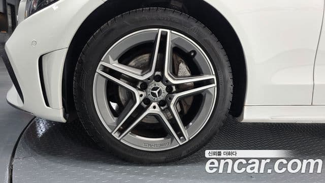 Mercedes-Benz C-Class 2019 — ფოტო 5/20