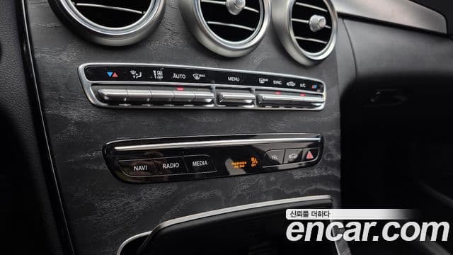Mercedes-Benz C-Class 2019 — ფოტო 17/20