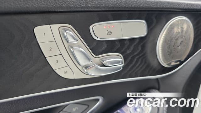 Mercedes-Benz C-Class 2019 — ფოტო 18/20