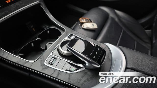 Mercedes-Benz C-Class 2019 — ფოტო 19/20
