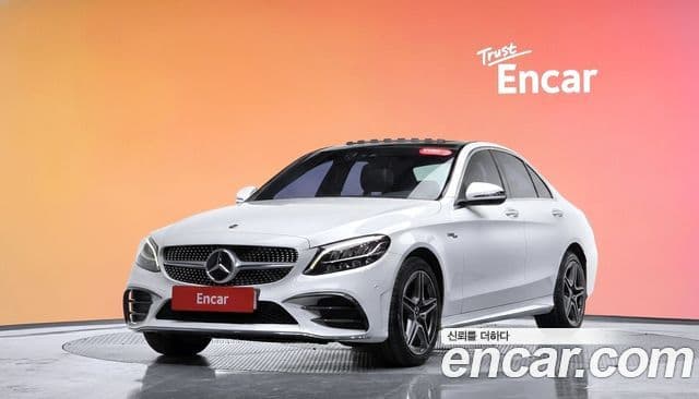 Mercedes-Benz C-Class 2019 — ფოტო 1/20