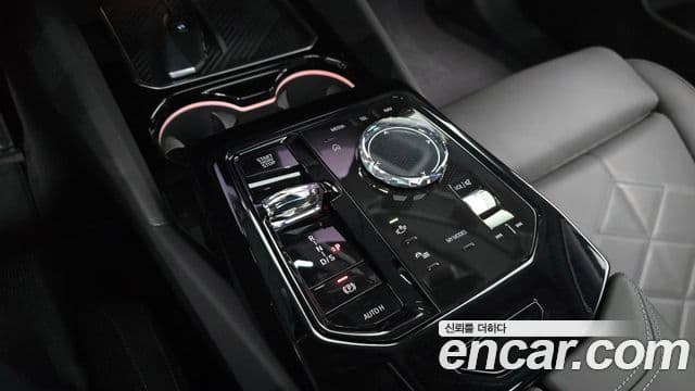 BMW 5 Series 2025 — ფოტო 8/20