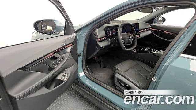 BMW 5 Series 2025 — ფოტო 9/20